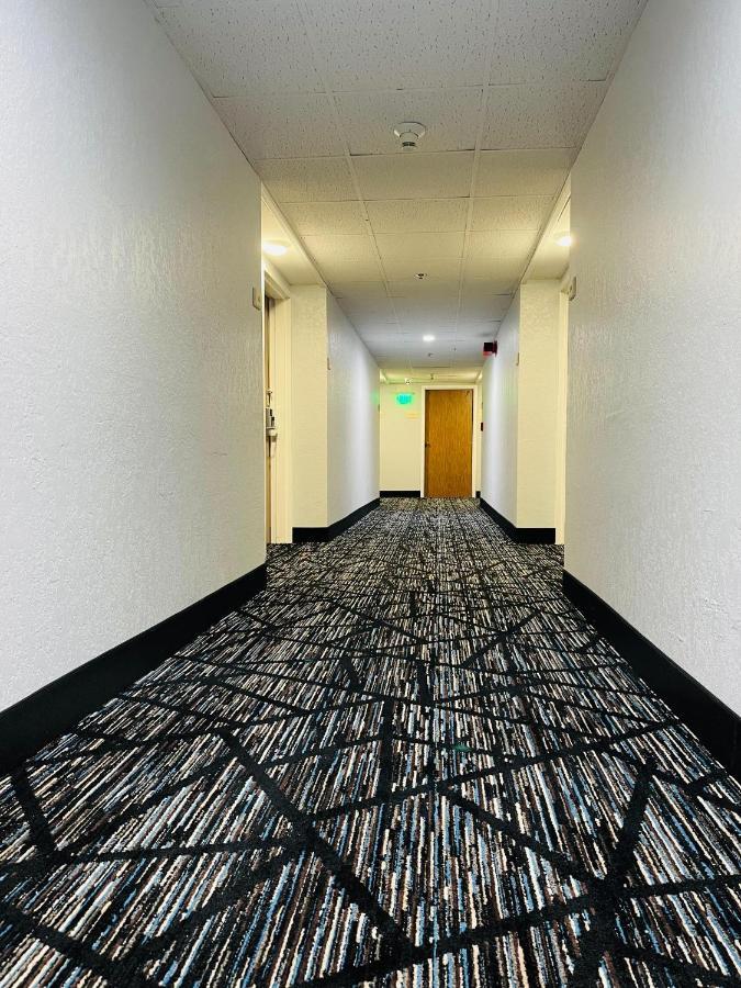 New Victorian Inn & Suites Омаха Экстерьер фото