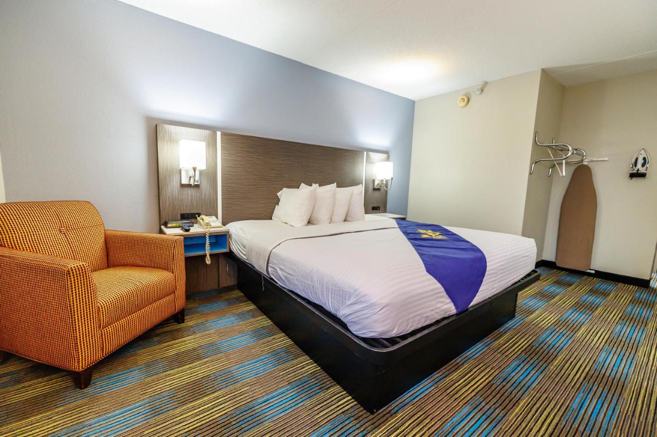New Victorian Inn & Suites Омаха Экстерьер фото
