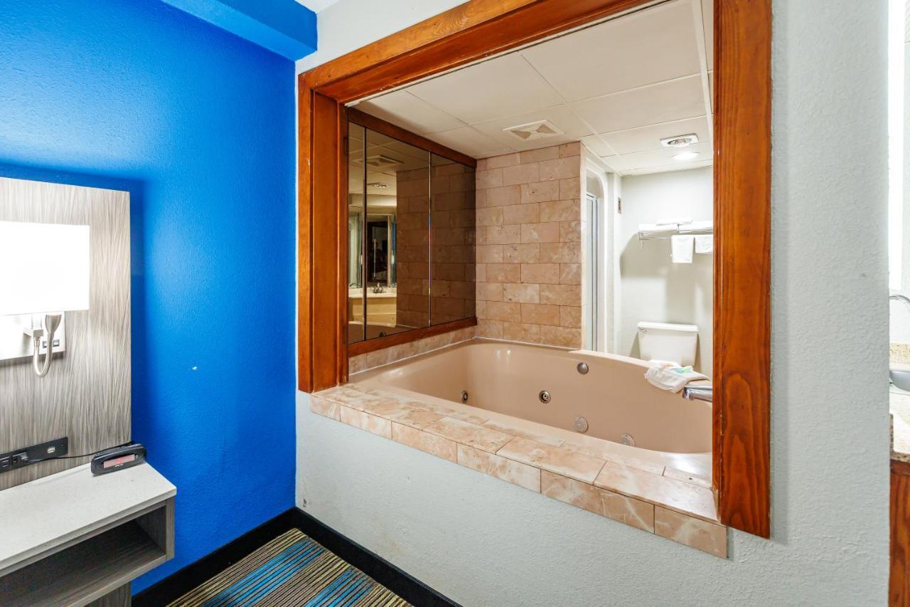 New Victorian Inn & Suites Омаха Экстерьер фото