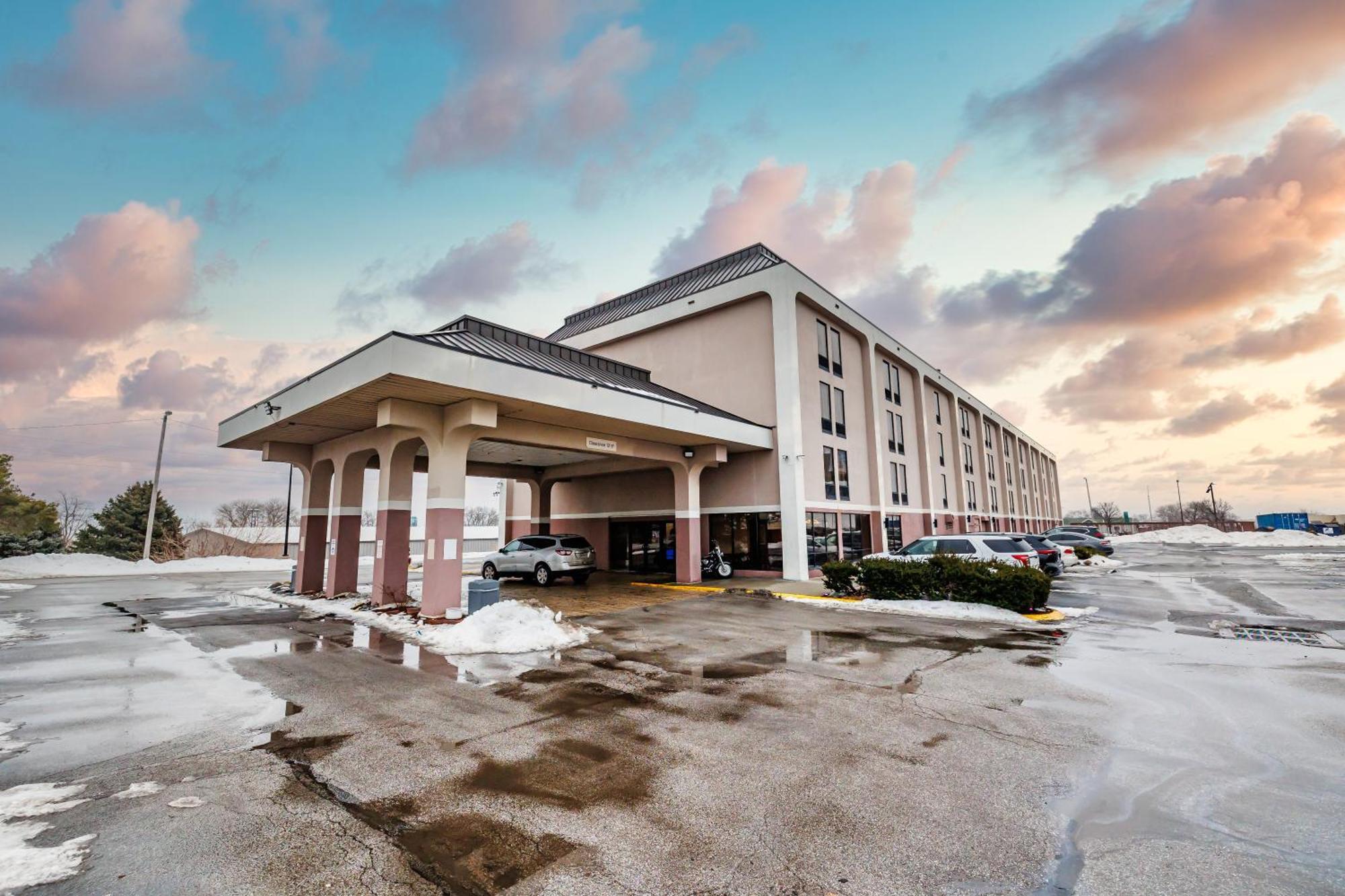 New Victorian Inn & Suites Омаха Экстерьер фото
