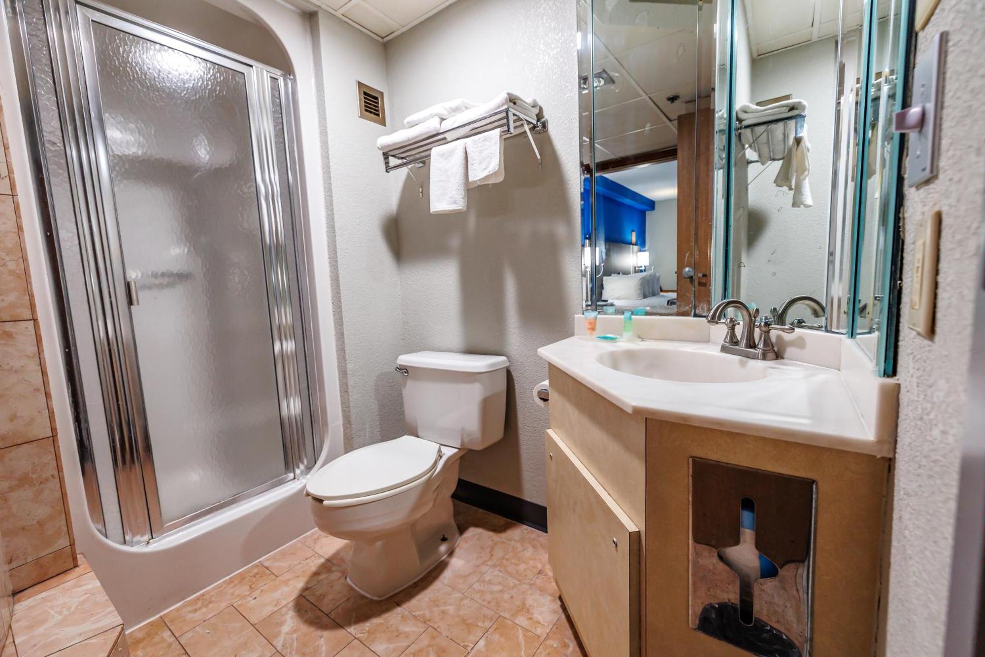 New Victorian Inn & Suites Омаха Экстерьер фото