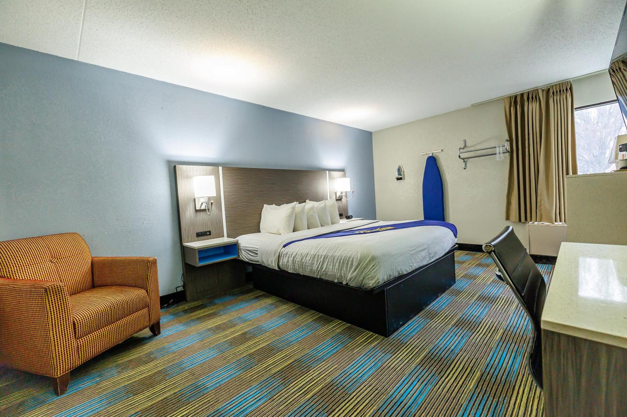 New Victorian Inn & Suites Омаха Экстерьер фото
