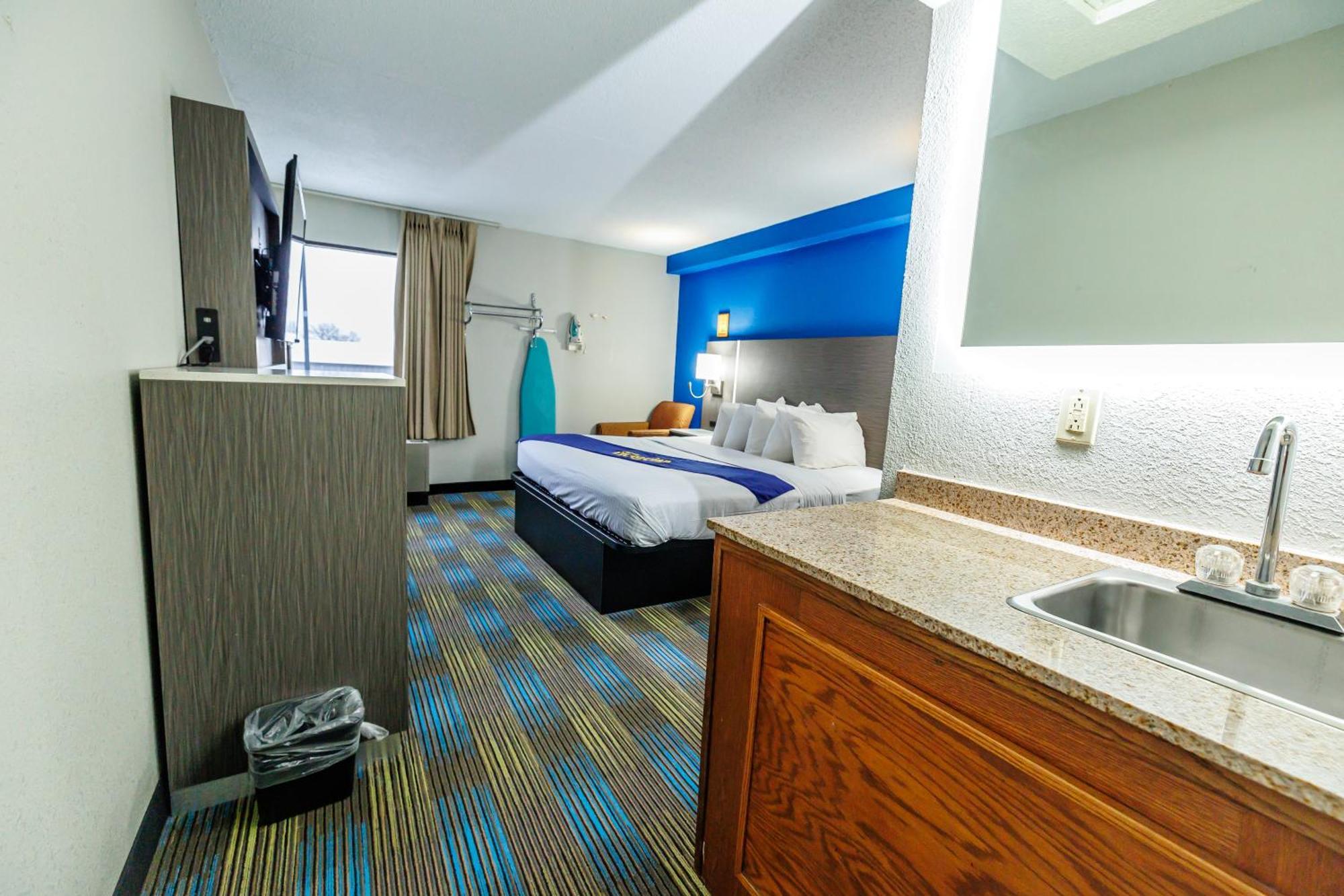 New Victorian Inn & Suites Омаха Экстерьер фото