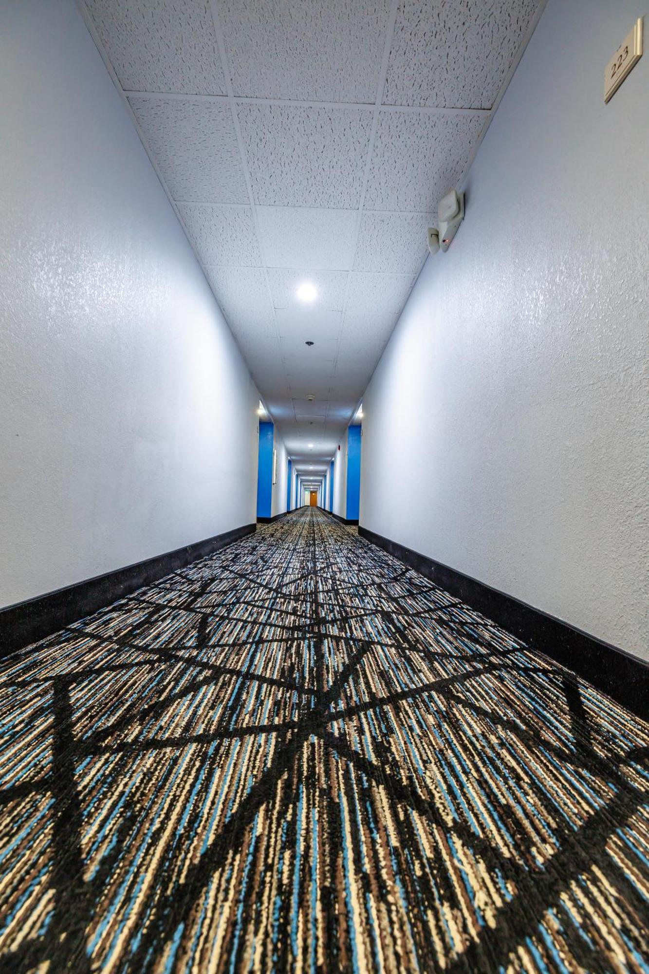 New Victorian Inn & Suites Омаха Экстерьер фото
