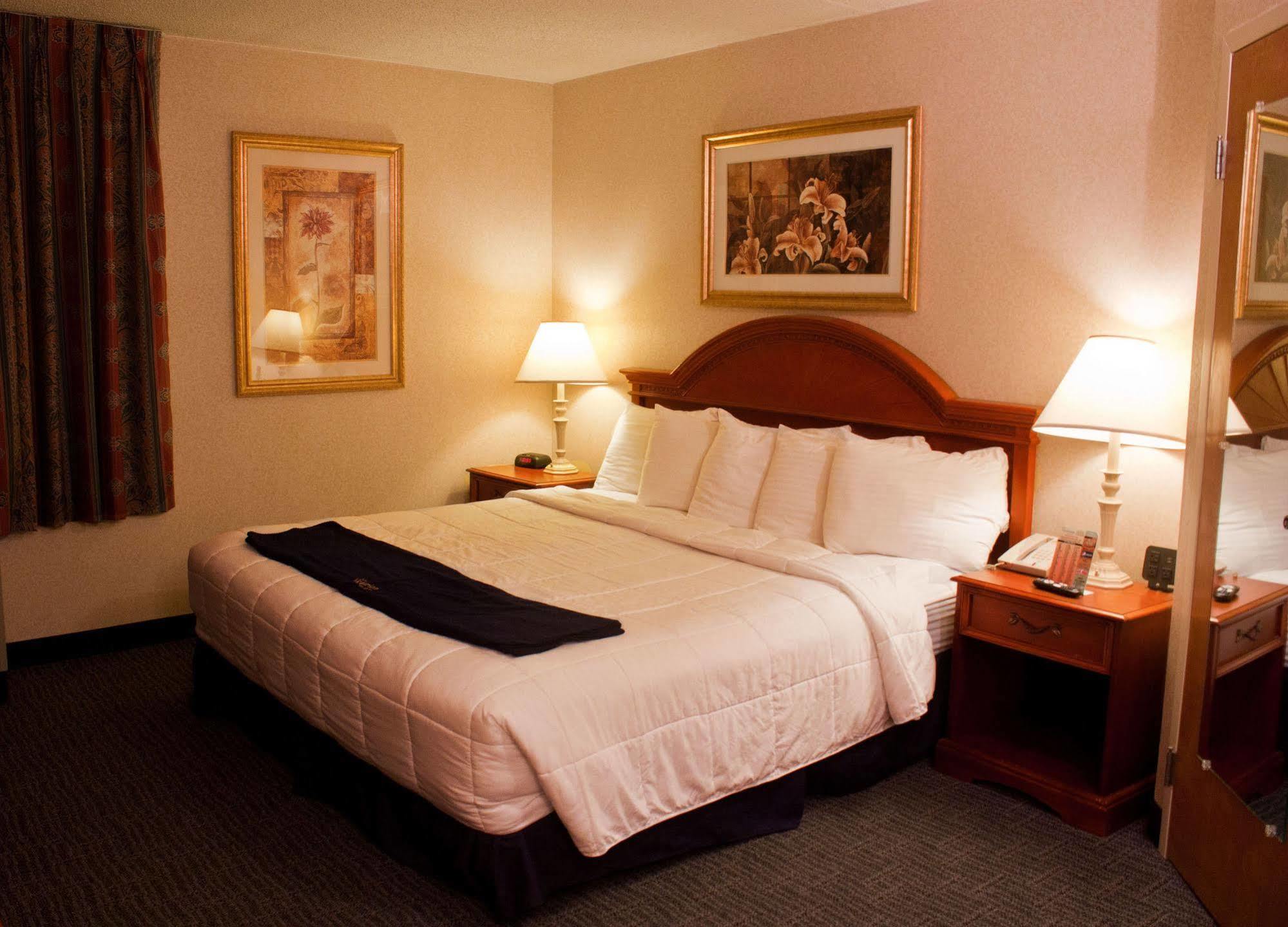 New Victorian Inn & Suites Омаха Экстерьер фото