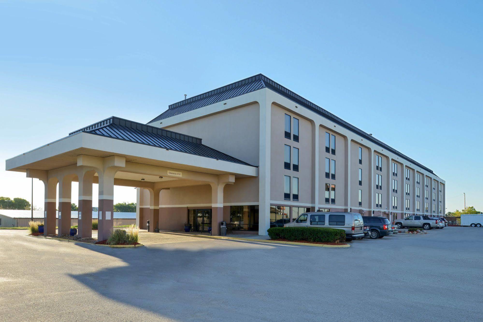 New Victorian Inn & Suites Омаха Экстерьер фото